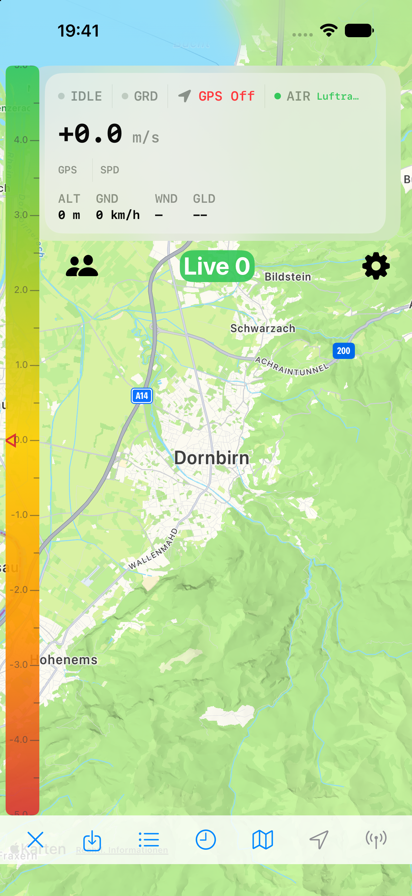 GliderTracker-Cockpit mit Vario-Anzeige und Karte; GPS ist im Simulator ausgeschaltet.